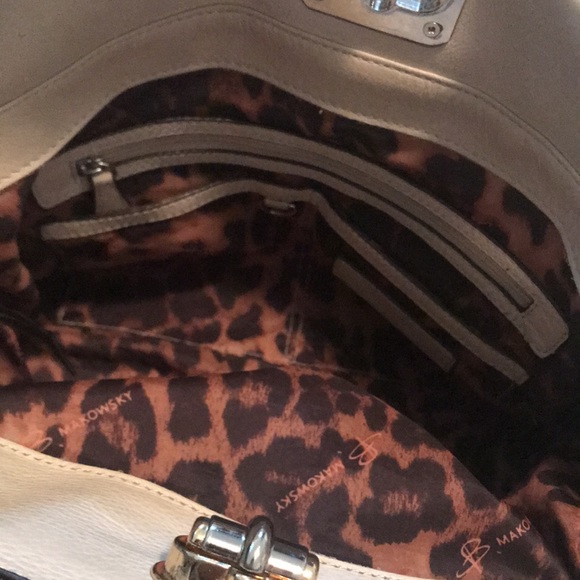 B Makowsky cream leather bag with lots of pockets - Picture 3 of 10